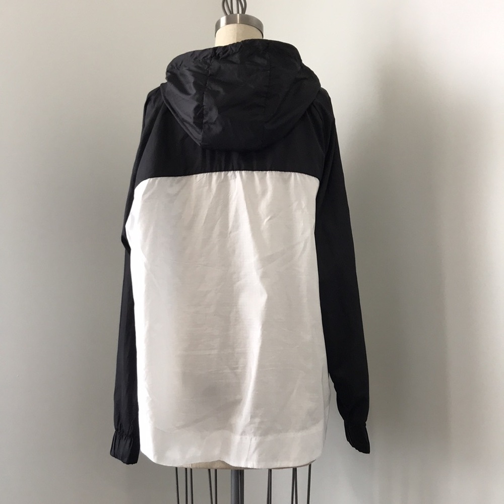 Windbreaker - Picture 5 of 6